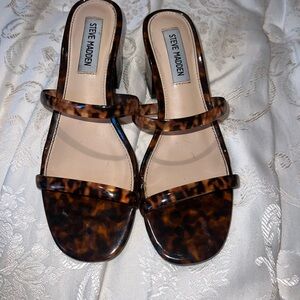 Steve Madden Tortoise shell low heel ( Size 6)